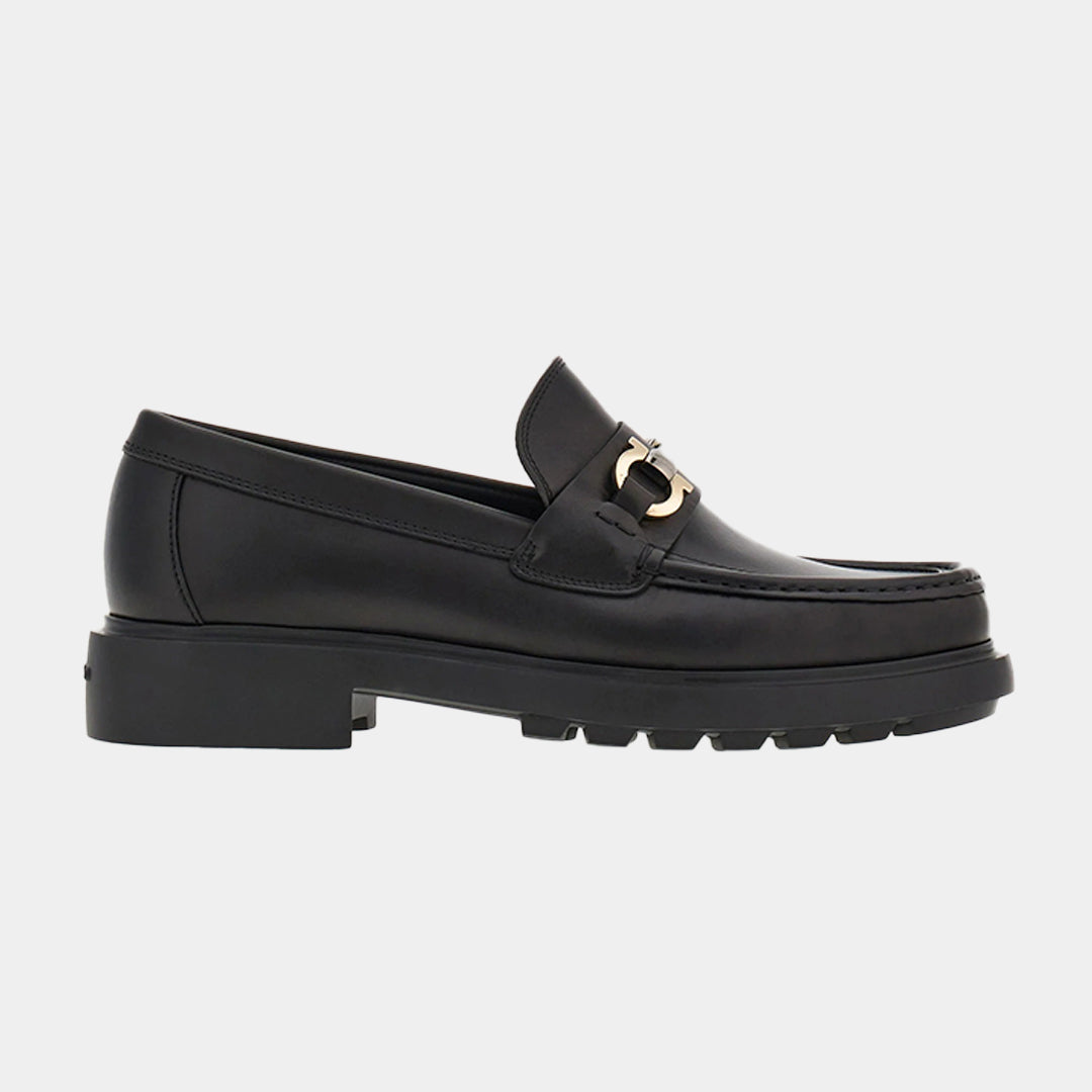 Zapato Mocasines Negro con Hebilla Gancini Dorada S.F.
