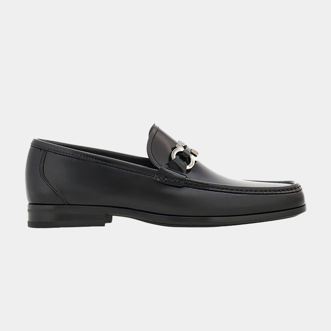 Zapato Mocasines Negro Grandioso con Detalle Gancini