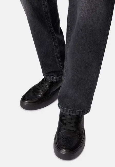 Tenis Negro en Cuero B.