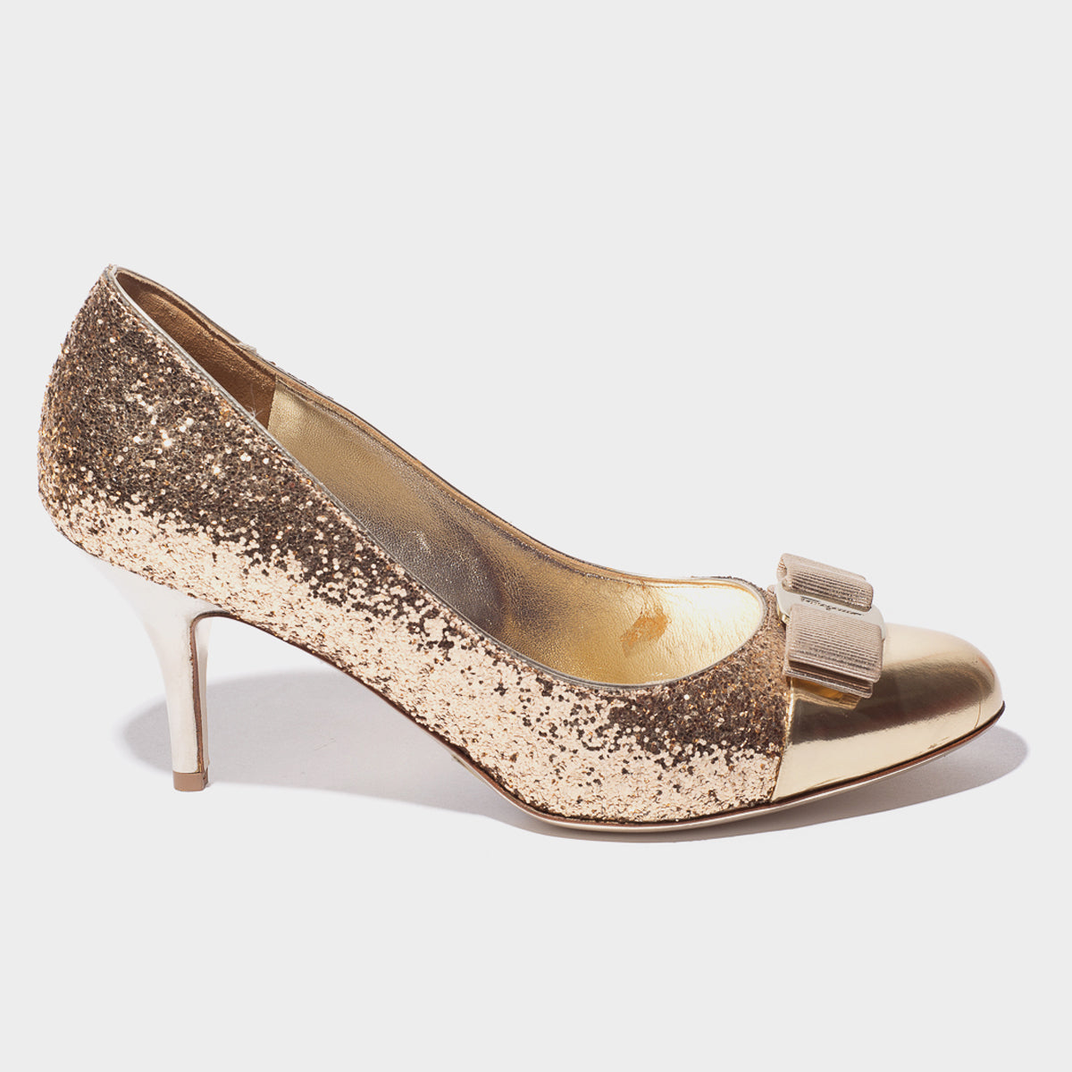 TACÓN FERRAGAMO (615888-CARLA 70 DORADO)