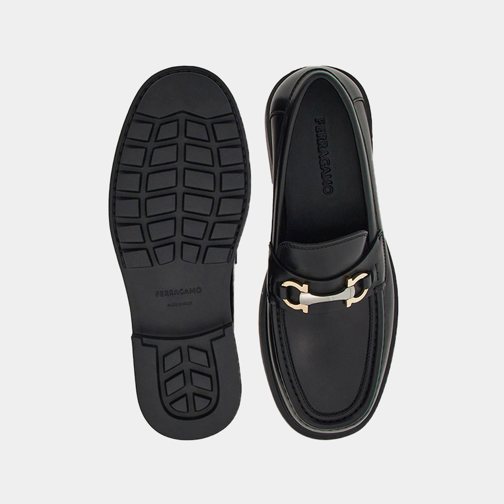 Zapato Mocasines Negro con Hebilla Gancini Dorada S.F.