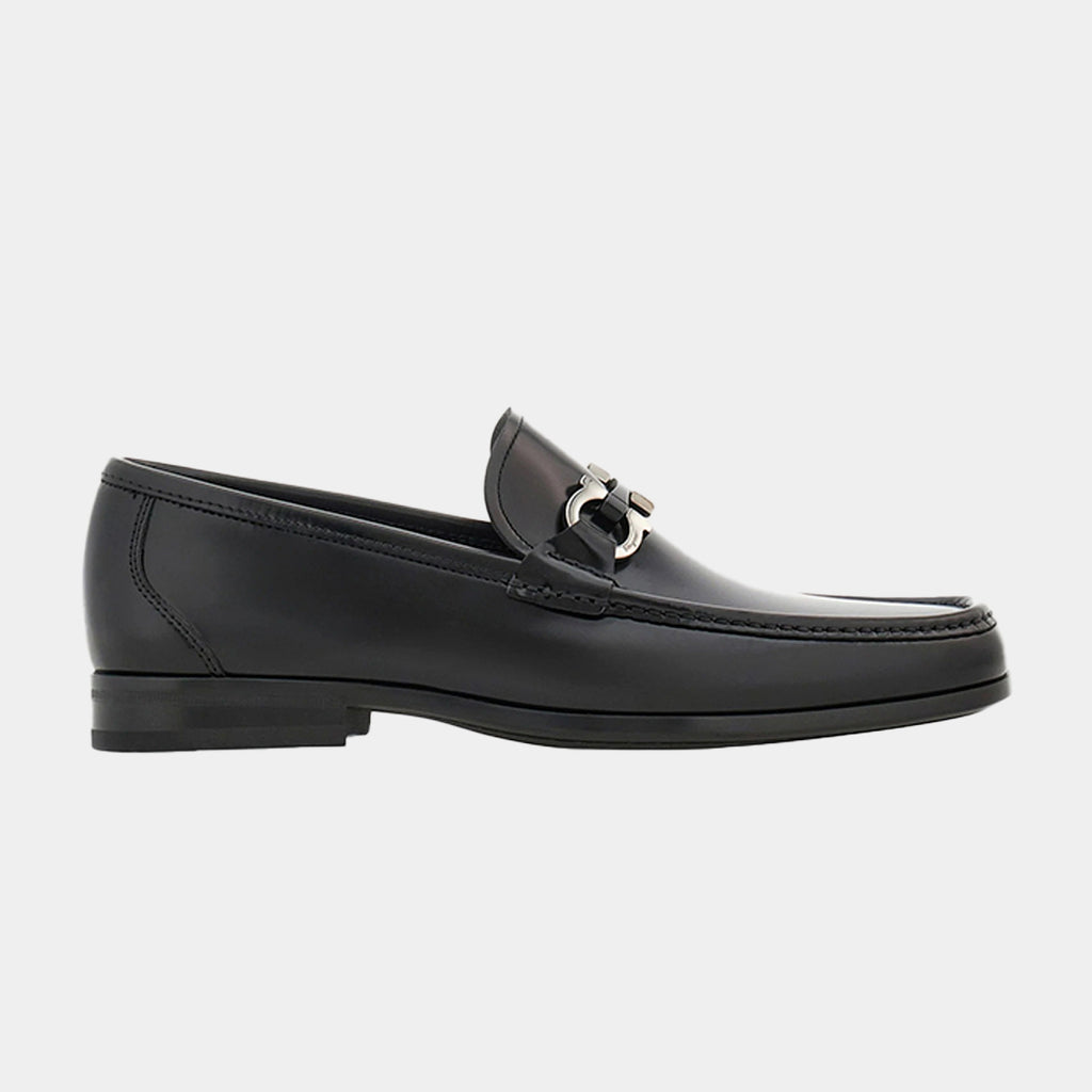 Zapato Mocasines Negro Grandioso con Detalle Gancini