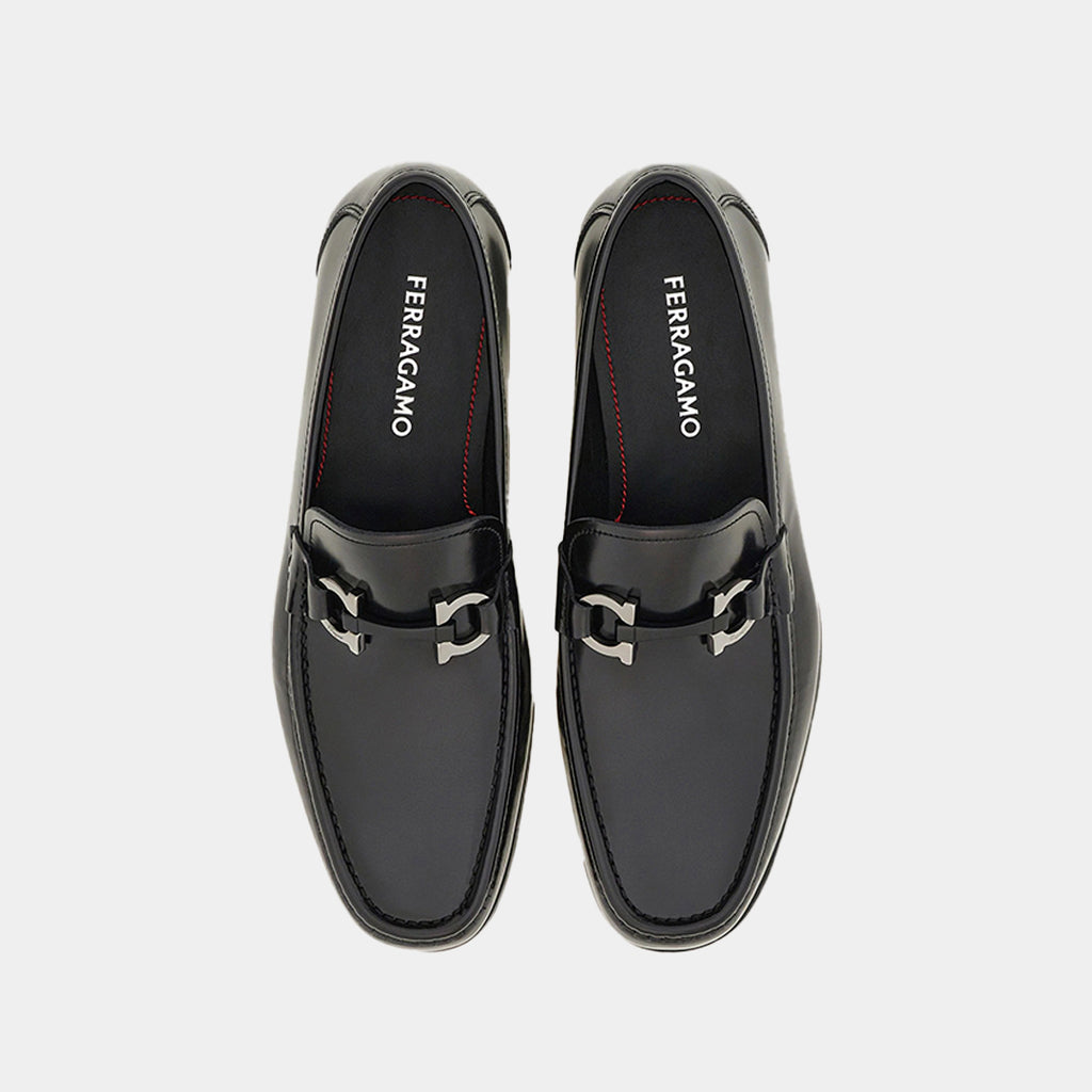 Zapato Mocasines Negro Grandioso con Detalle Gancini