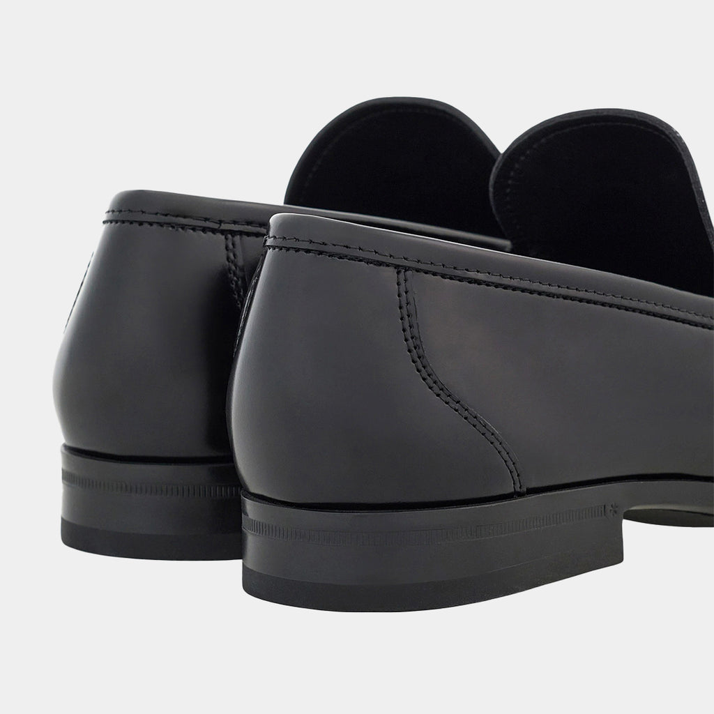 Zapato Mocasines Negro Grandioso con Detalle Gancini
