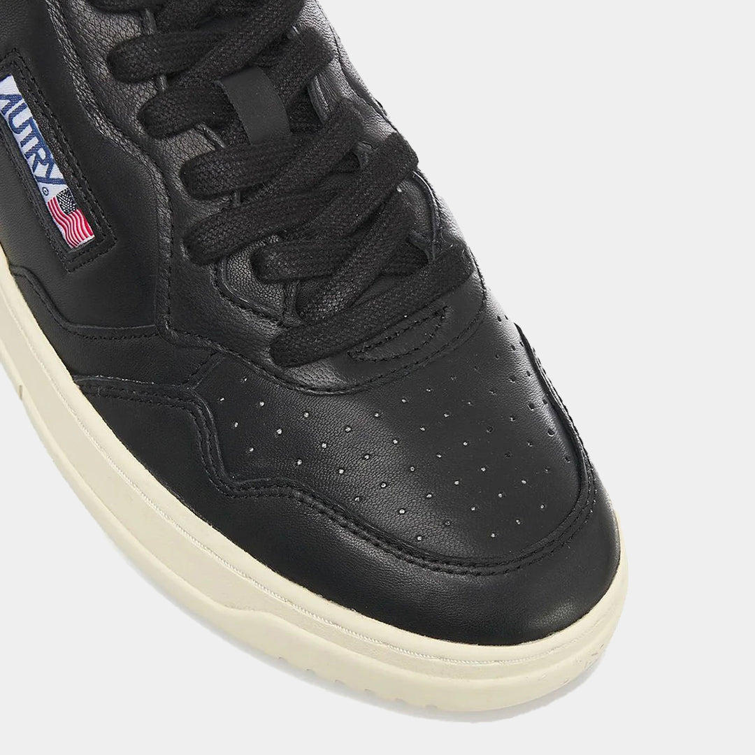 Tenis Medalist Low en Cuero Negro