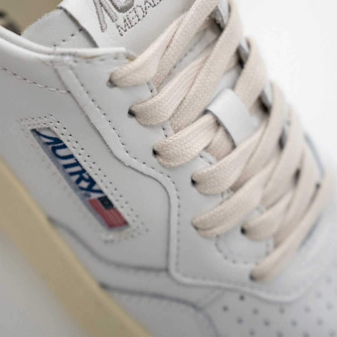 Tenis Medalist Dama en Cuero Blanco/Palo Rosa