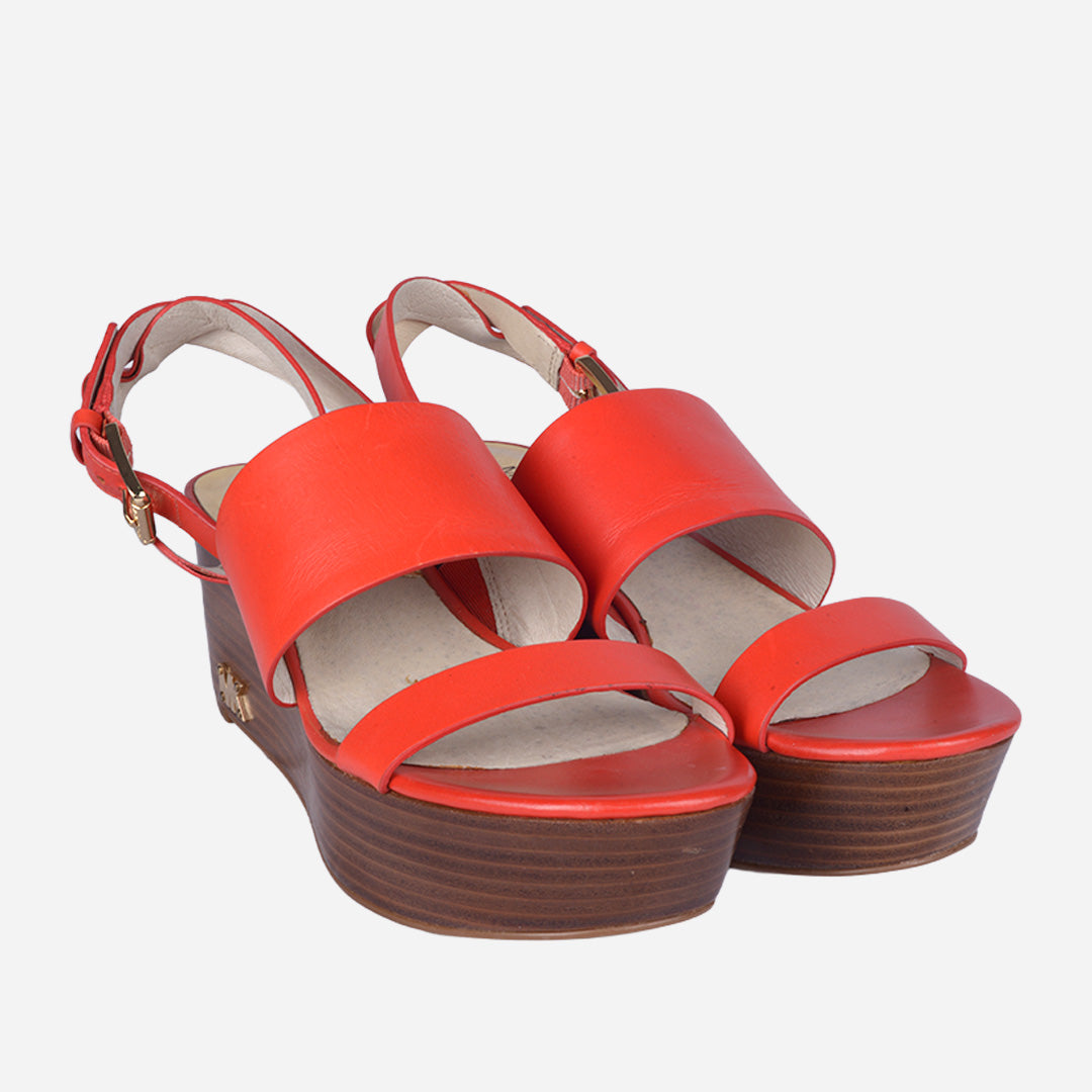Sandalia De Cuña En Piel Naranja MK.