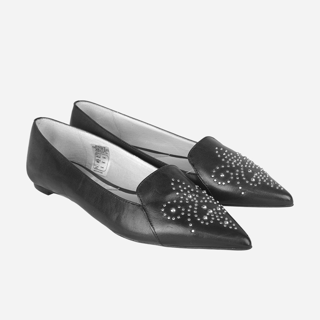 Zapato Plano Punta Fina En Piel Negra MK.