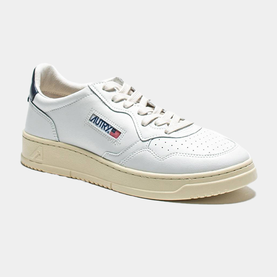 Tenis Medalist Low en Cuero Blanco/Azul Marino