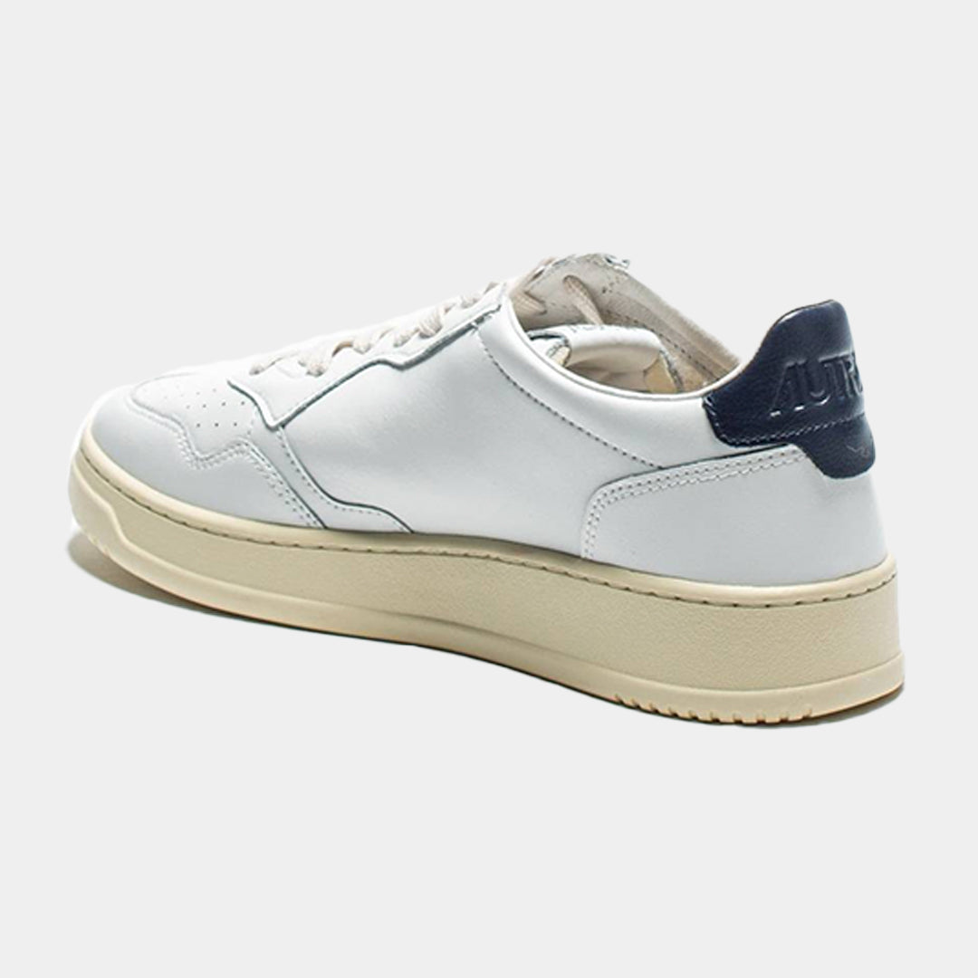 Tenis Medalist Low en Cuero Blanco/Azul Marino