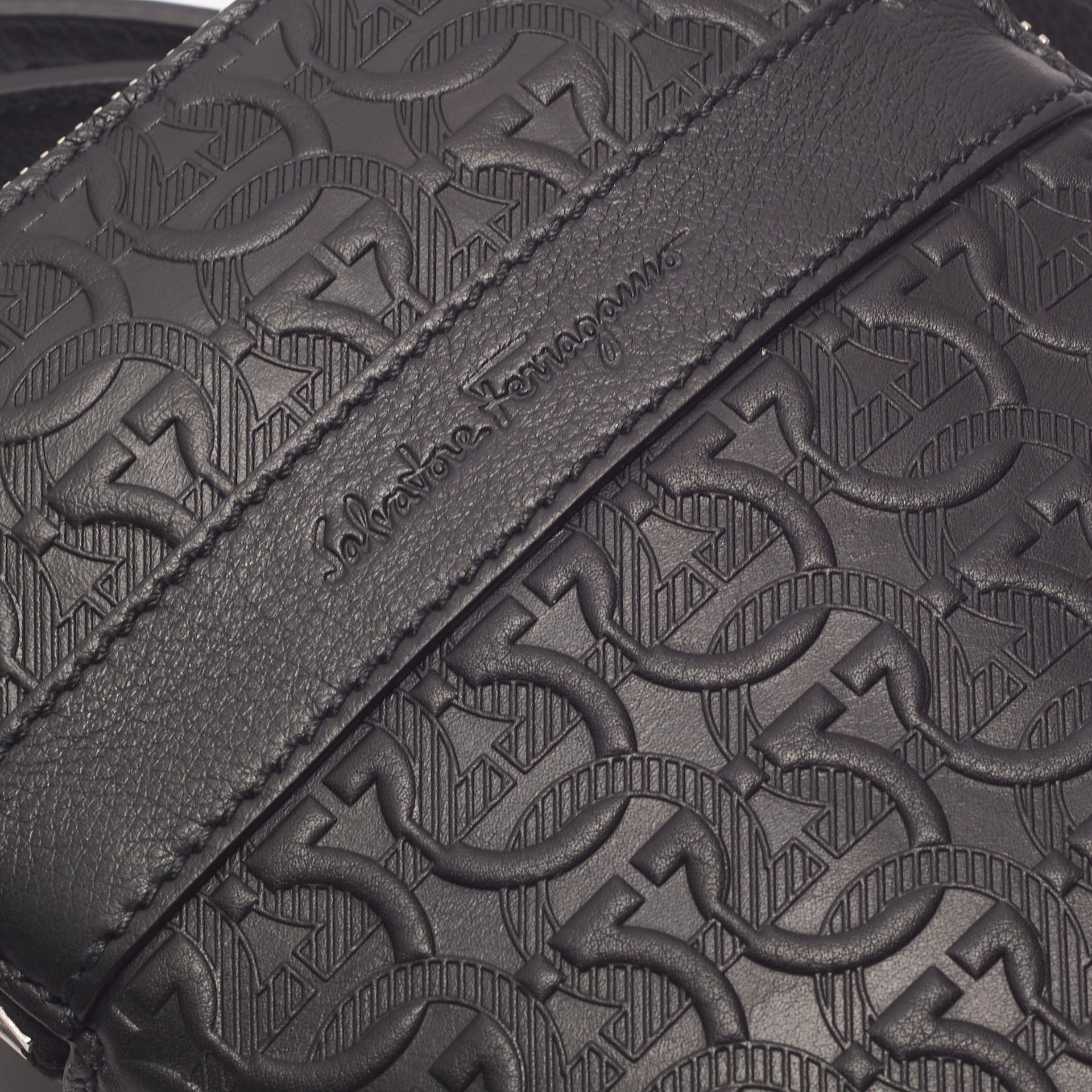 Bolso Messenger Exclusivo Gancini Negro S.F.