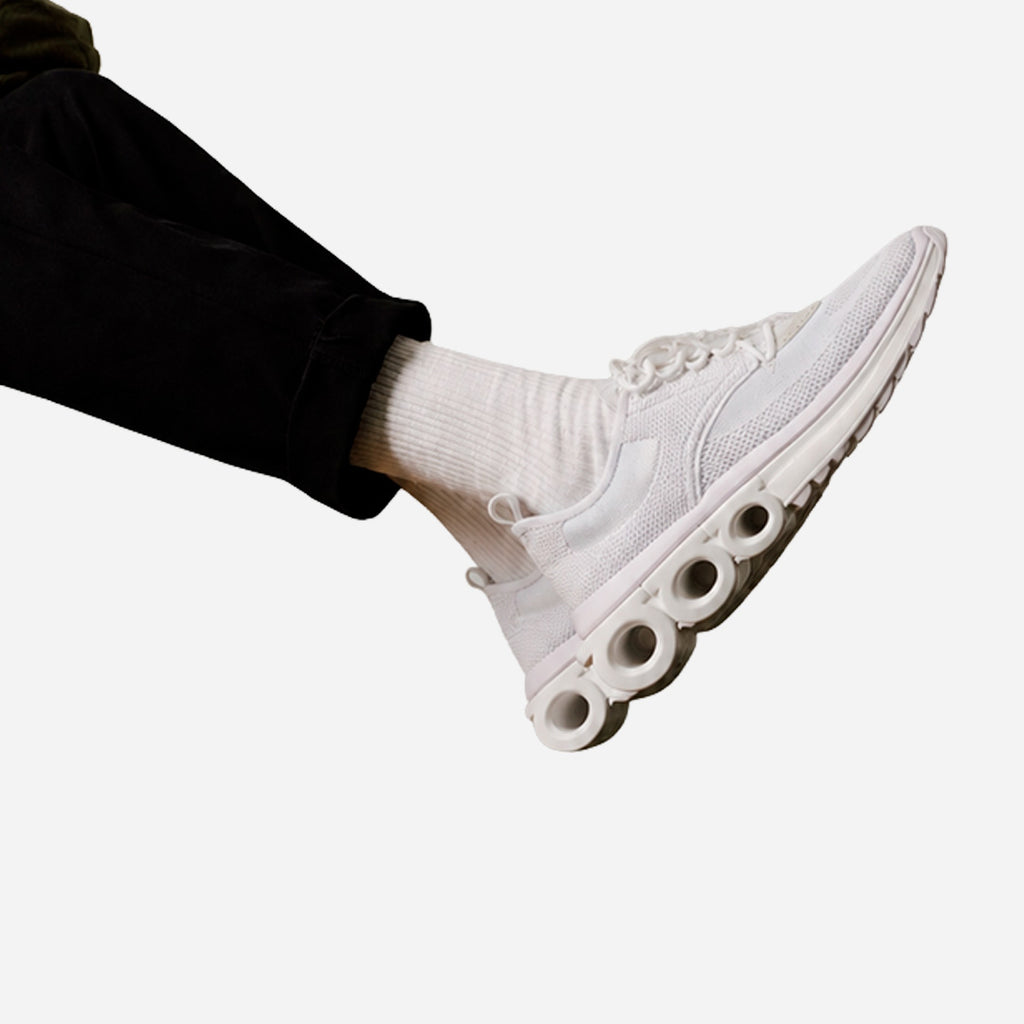 Tenis Blancos Hombre Con Placa Gancini S.F.