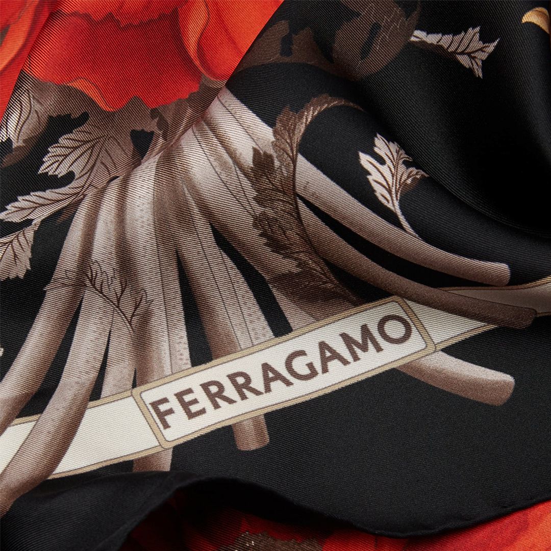 Pañoleta Dama Estampada Negra/Beige en Seda Exclusiva