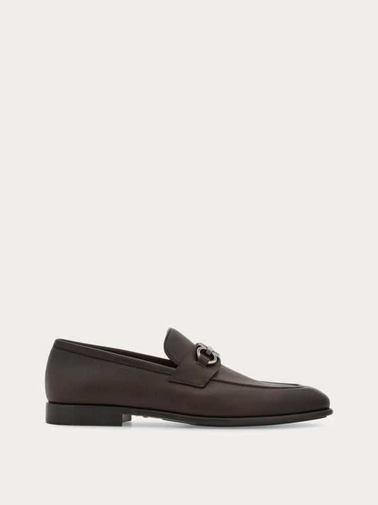 ZAPATO FERRAGAMO CAFE CUERO Mocasines adorno Gancini - Hombre | Ferragamo