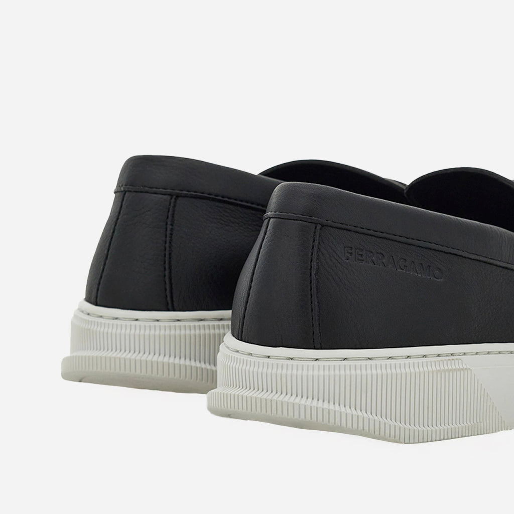 Zapato Híbrido Hebilla Hug Negro S.F.