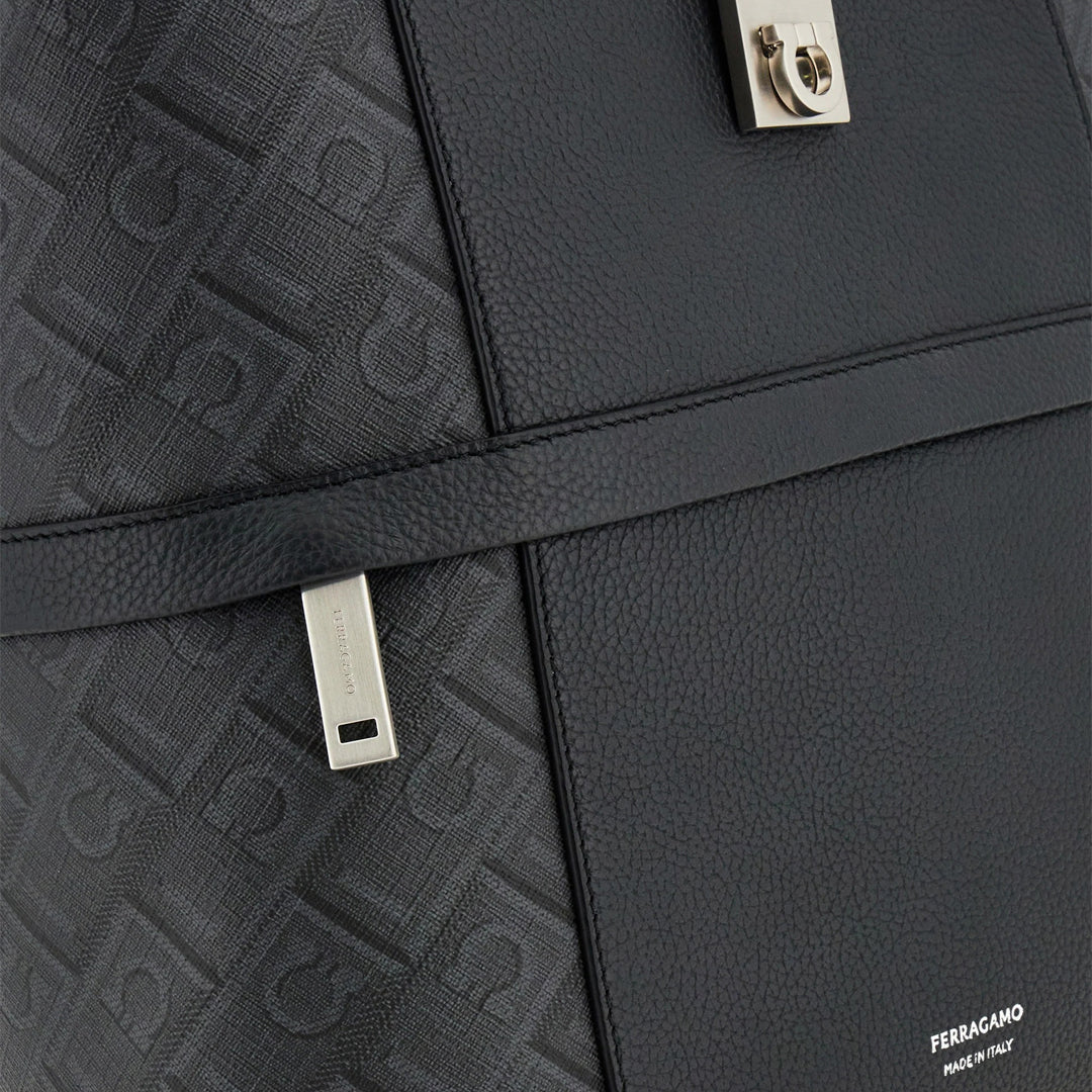 Backpacks Monogram con Hebillas Gancini