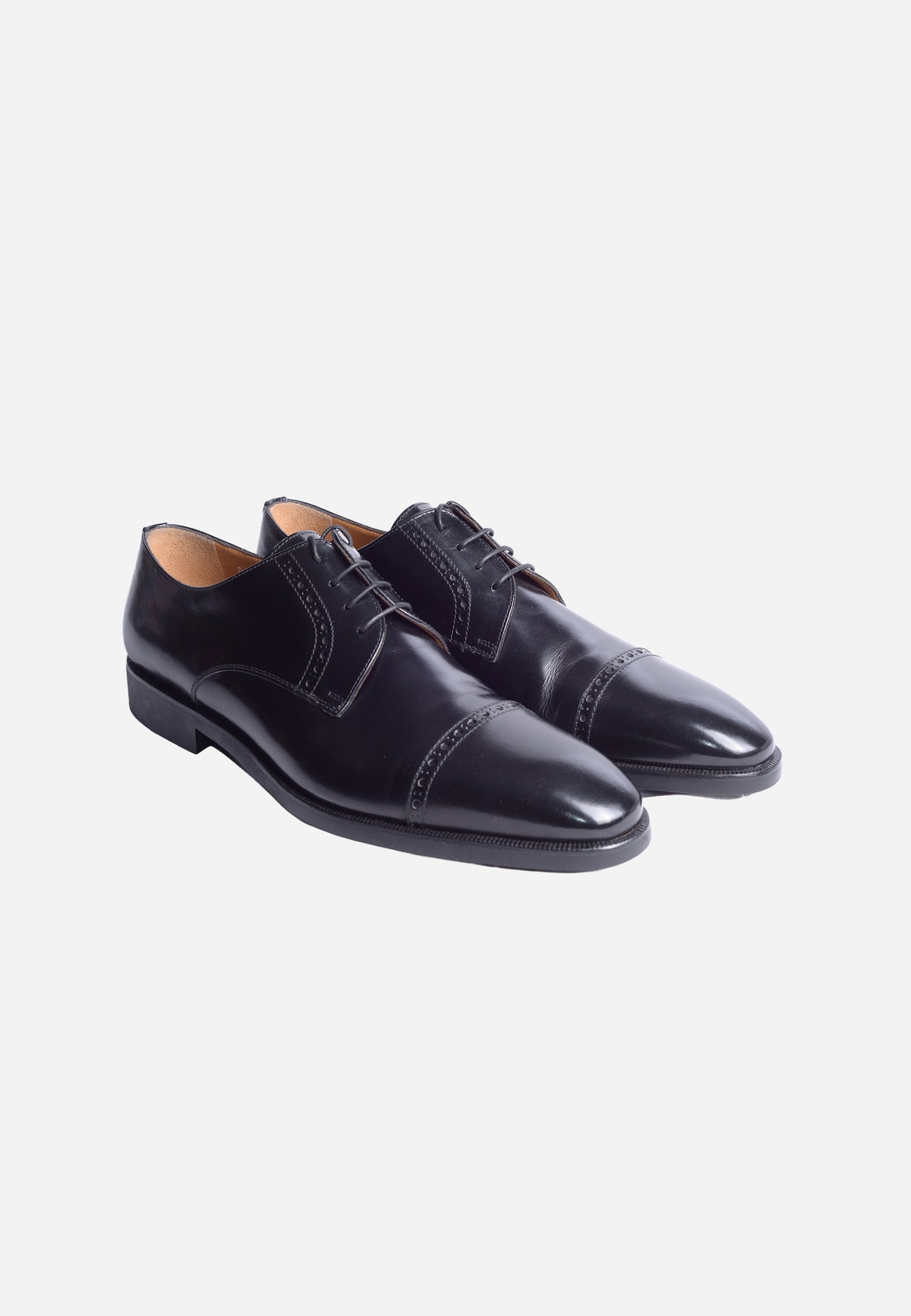 Zapato Derby Cap Toe En Piel Negra Con Detalles Brogue C.