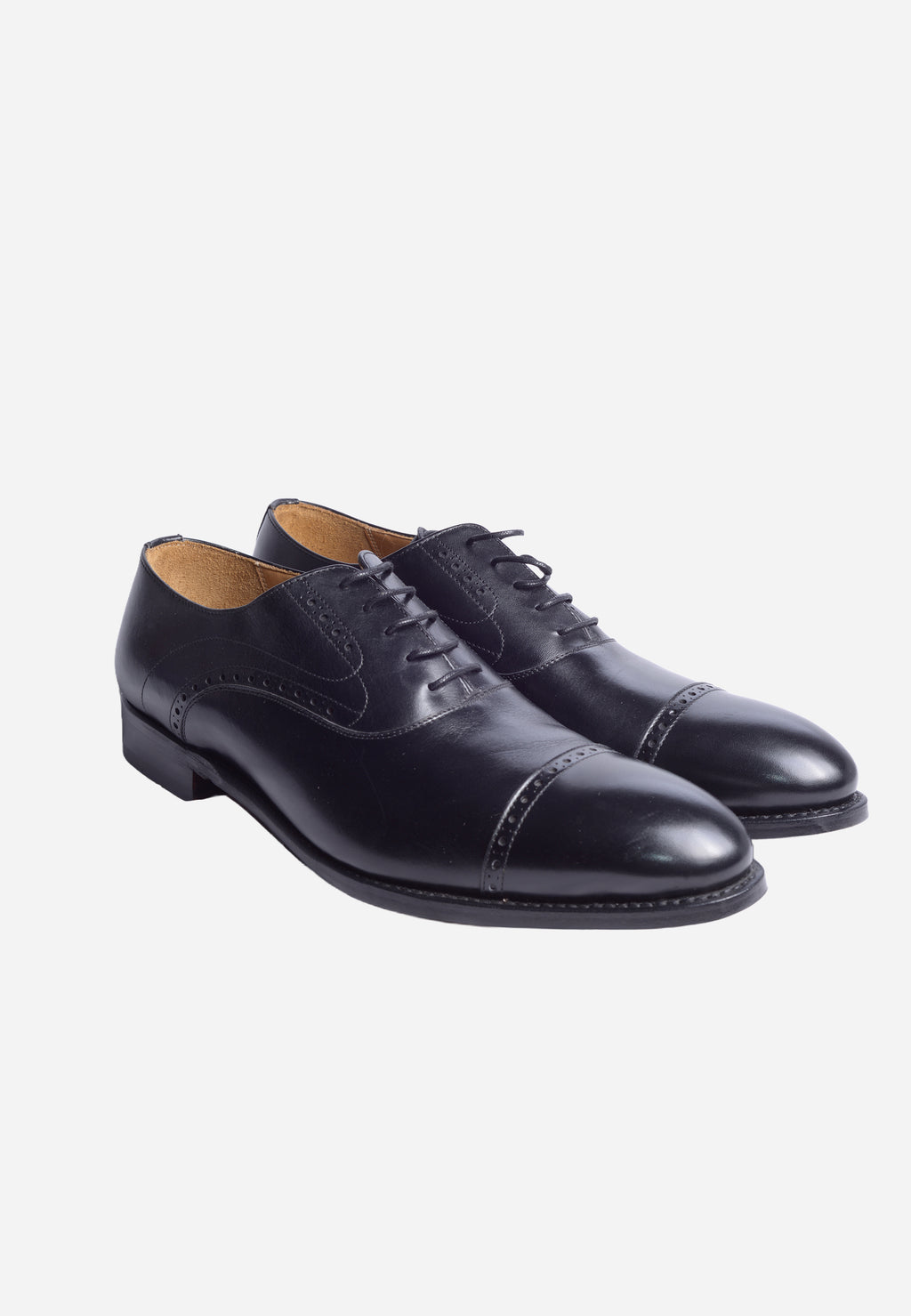 Zapato Oxford Cap Toe En Piel Negra Con Detalles Brogue LC.