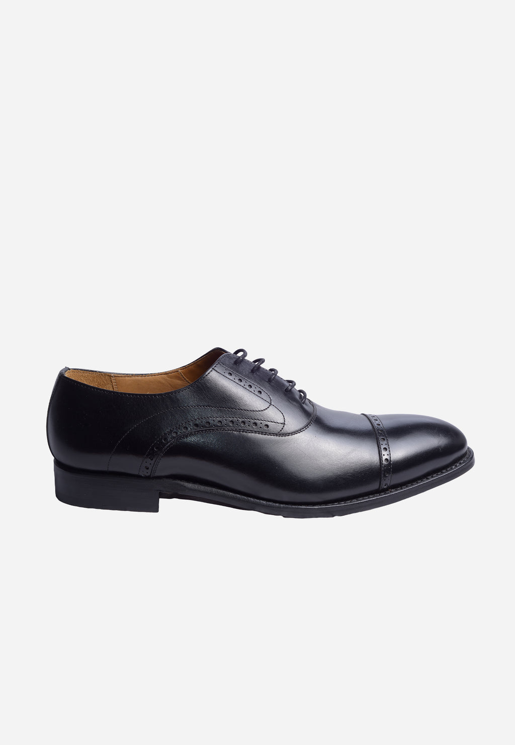 Zapato Oxford Cap Toe En Piel Negra Con Detalles Brogue LC.
