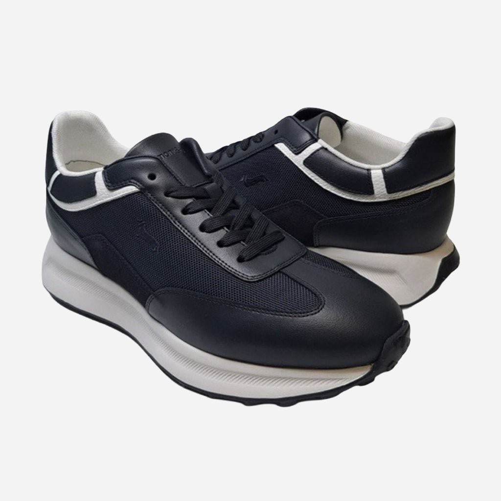 Tenis Deportivos Oscuros con Detalles en Blanco H&B