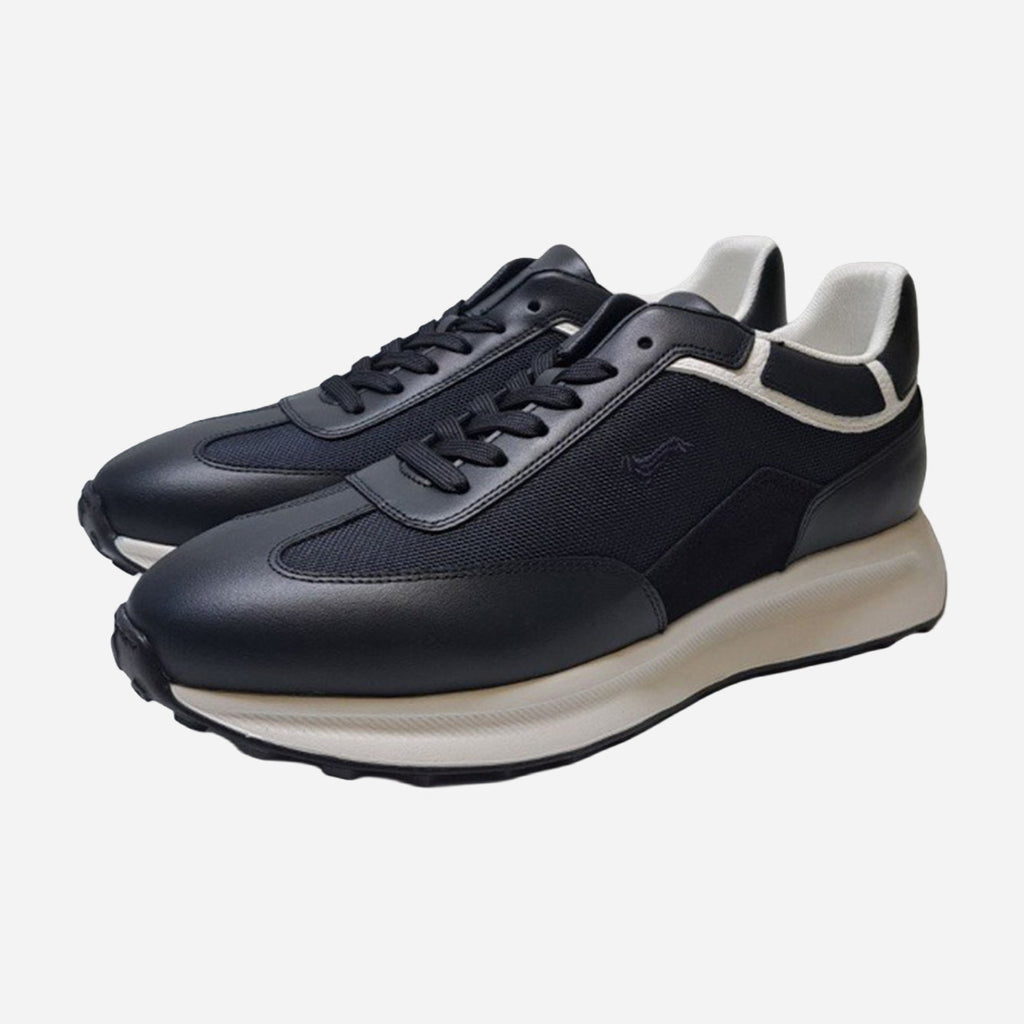 Tenis Deportivos Oscuros con Detalles en Blanco H&B