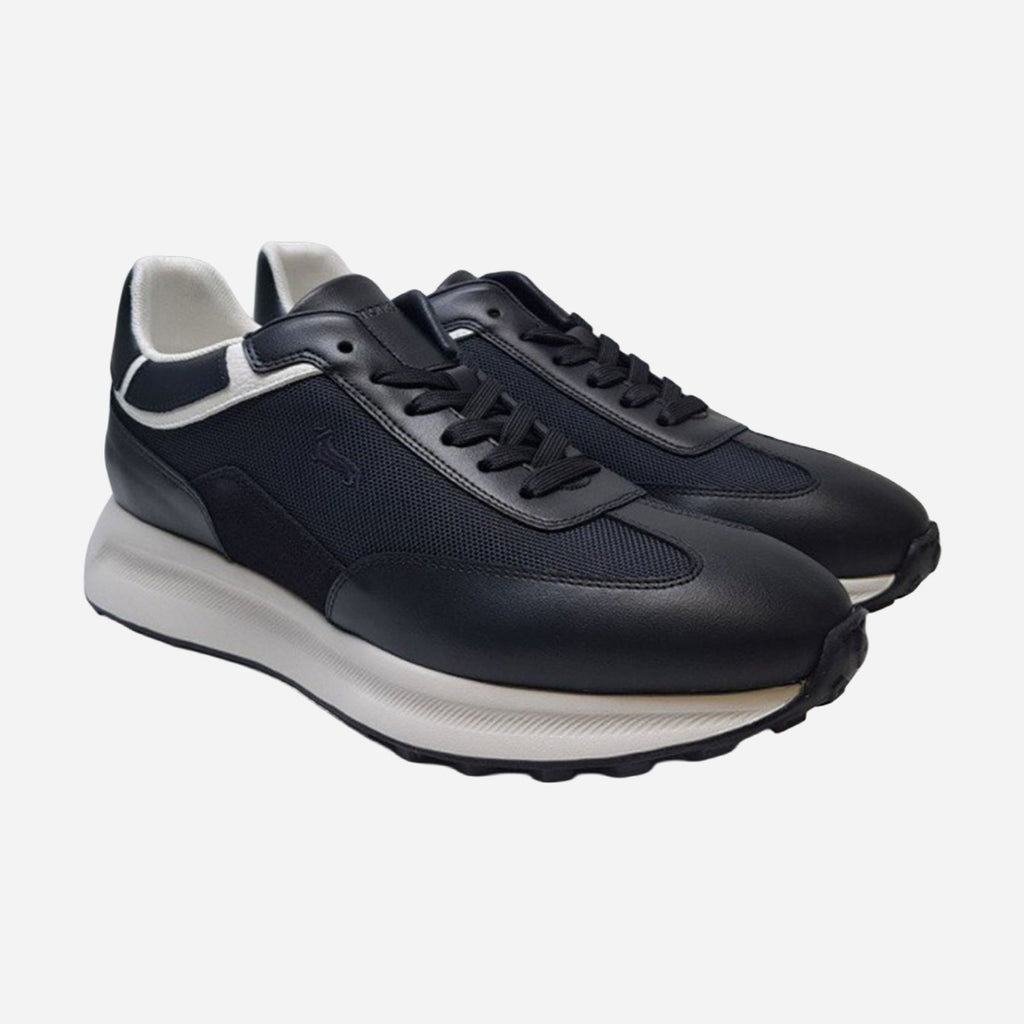 Tenis Deportivos Oscuros con Detalles en Blanco H&B