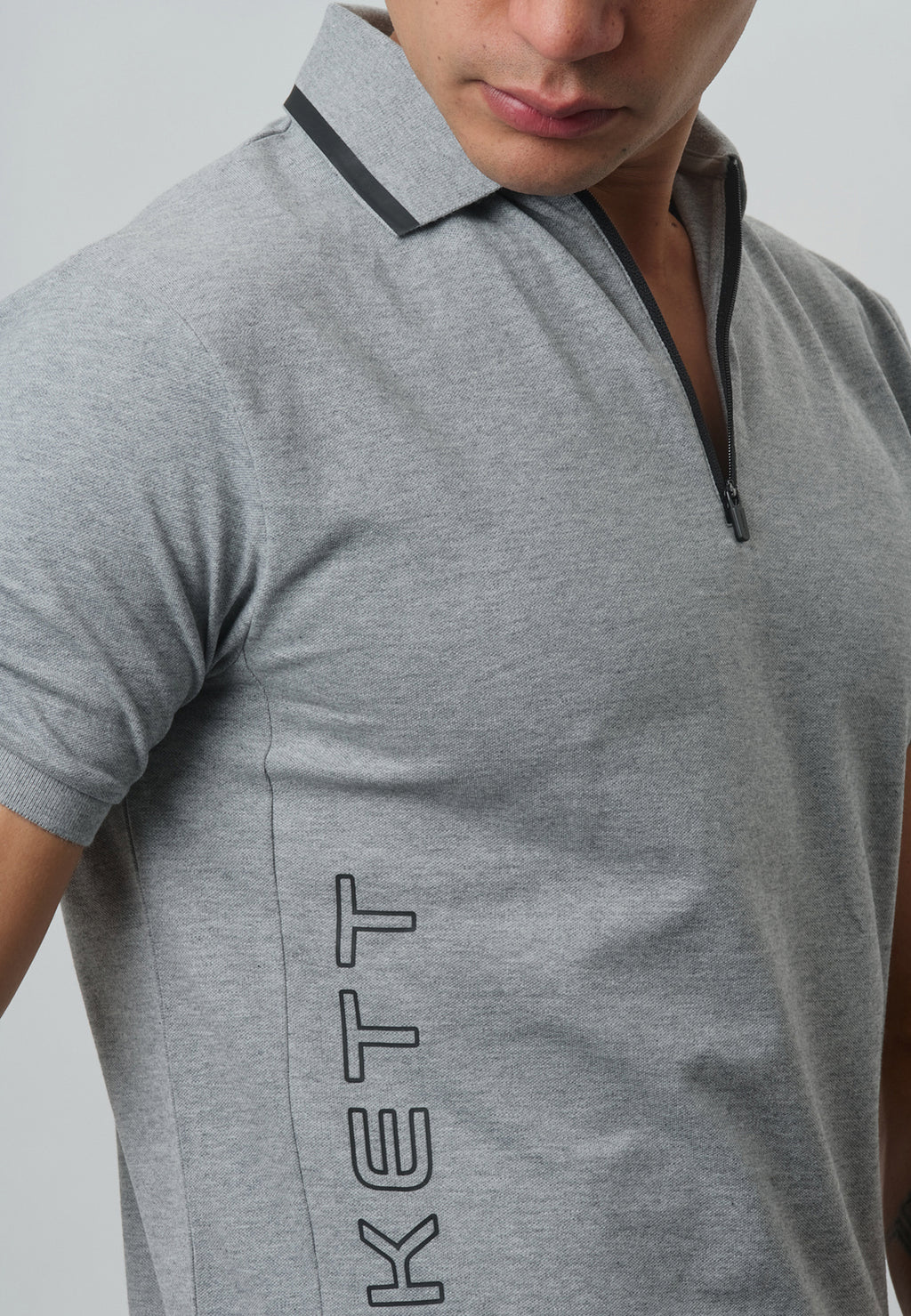 CAMISETA POLO HACKETT GRIS 97%ALG 3%ELAS (HM563112-933)