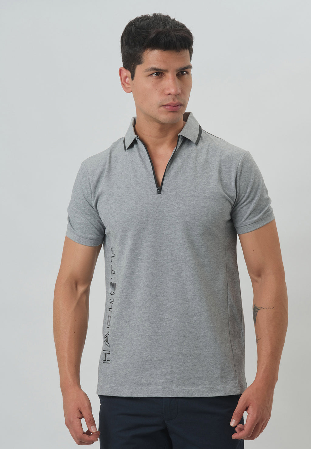 CAMISETA POLO HACKETT GRIS 97%ALG 3%ELAS (HM563112-933)
