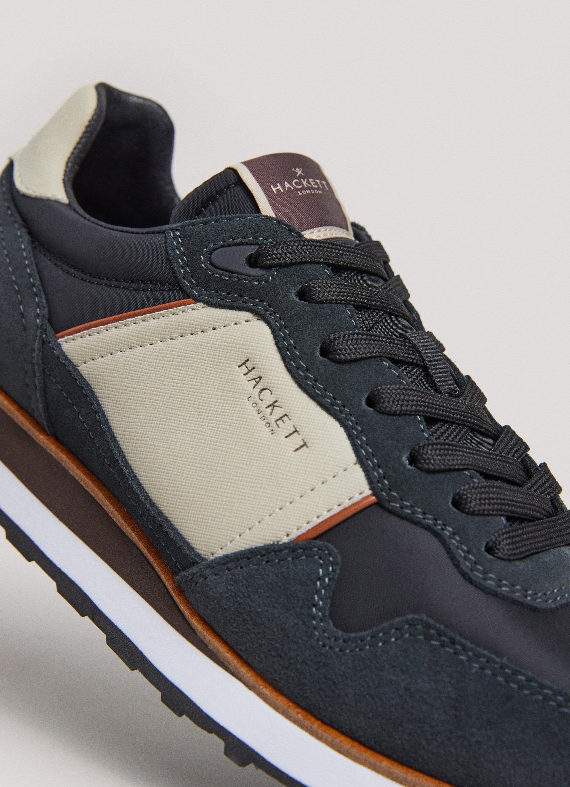 sneaker Gris Cuero logo  H.L.