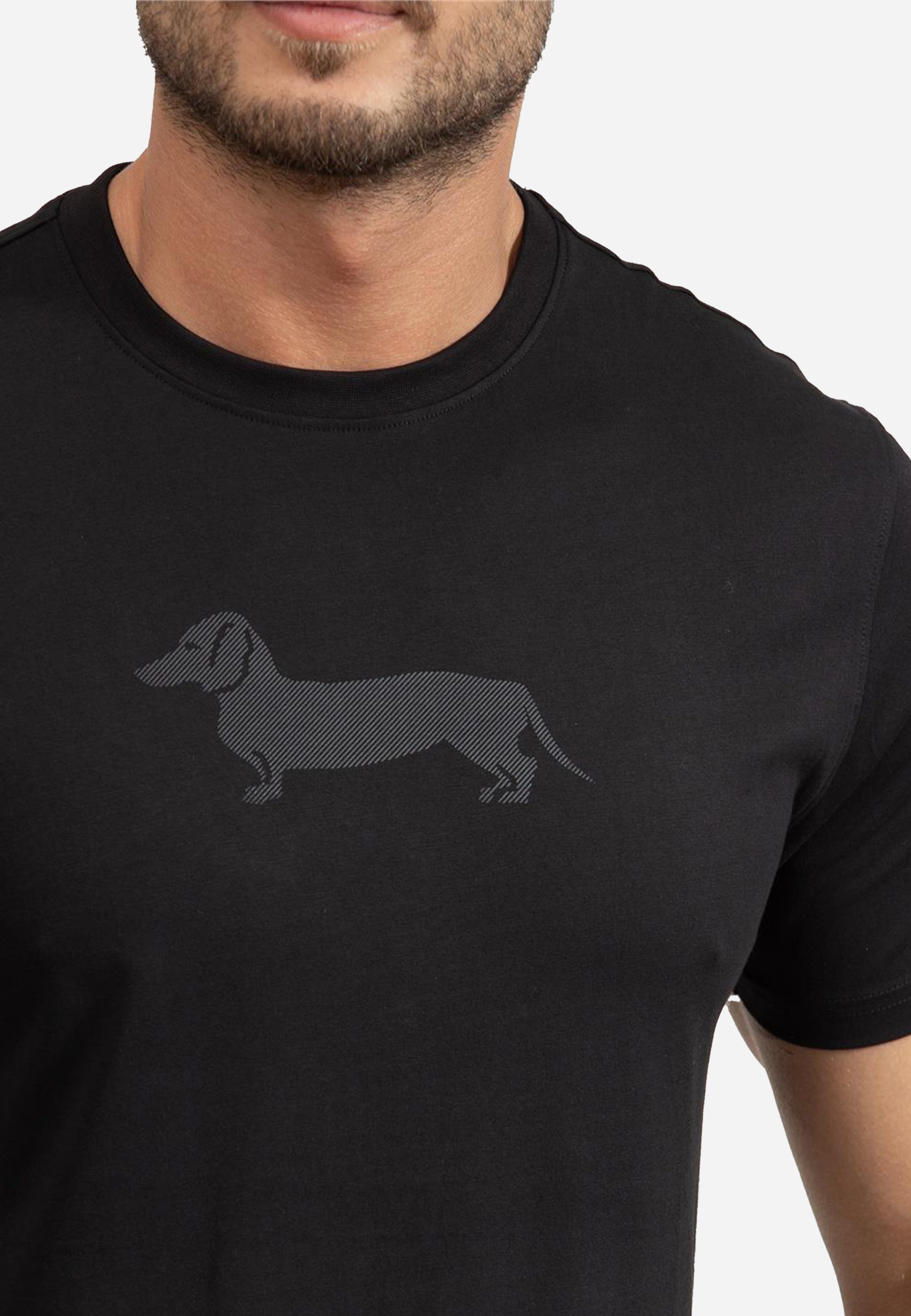 Camiseta Negra Hombre H&B.