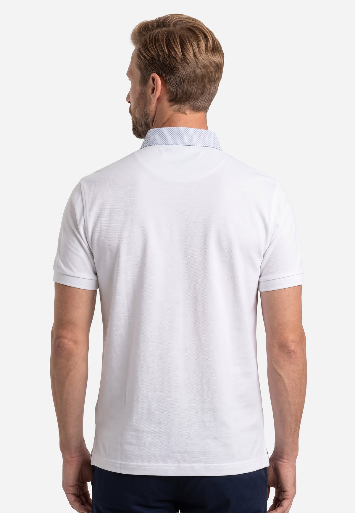 Camisa Tipo Polo Blanca Con Cuello Estampado HYB.