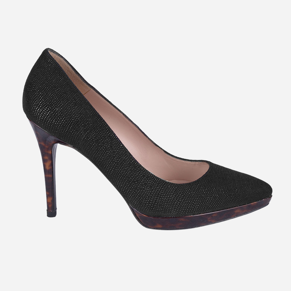 Zapato De Salón En Cuero Negro Texturizado Con Acabado Carey SW.