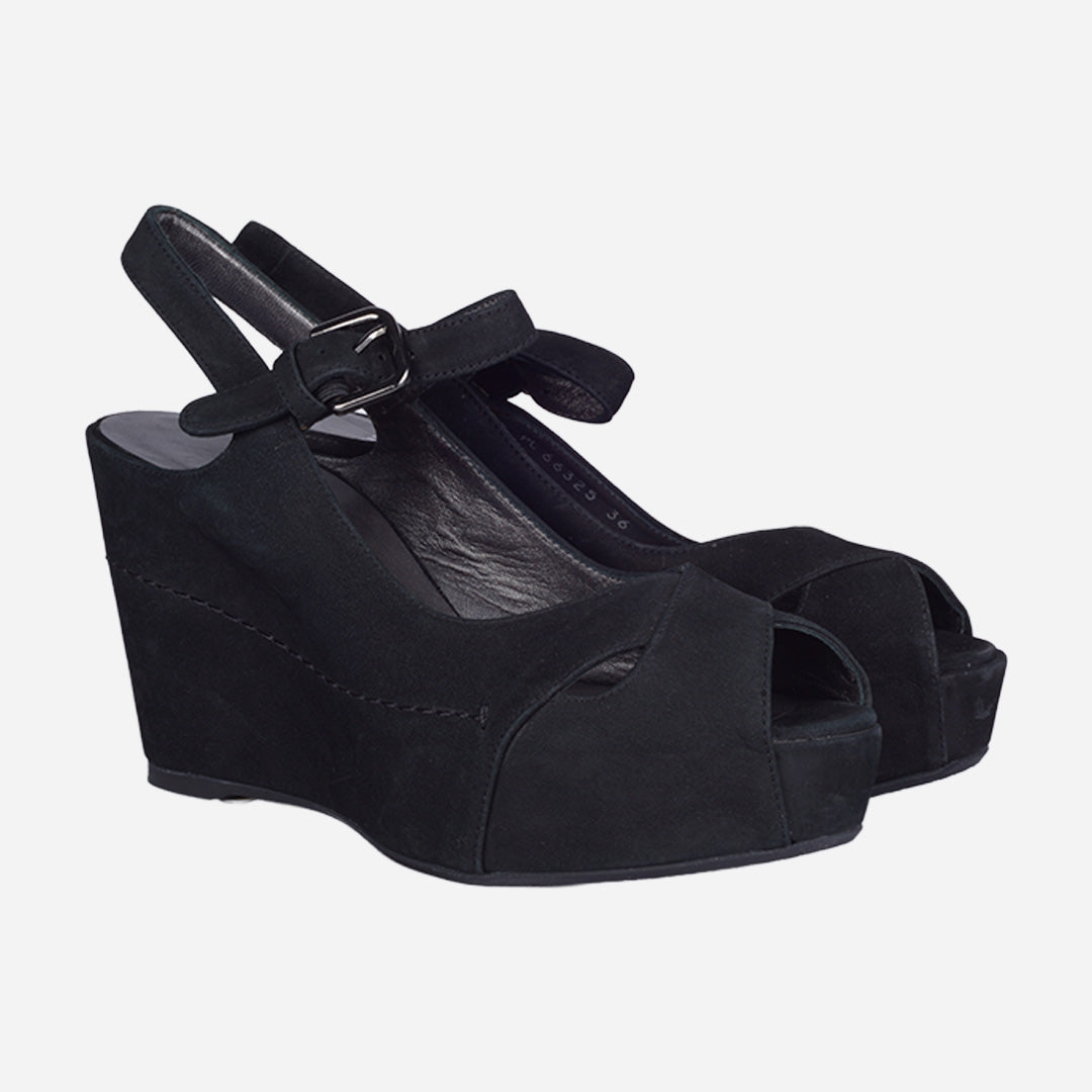 Sandalia De Cuña Estilo Peep Toe En Gamuza Negra SW.
