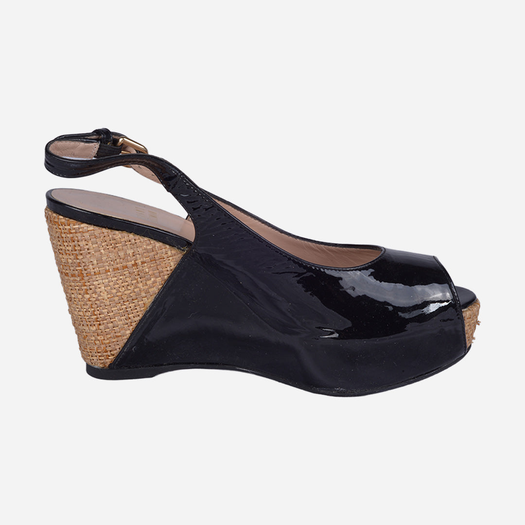 Zapato De Cuña Destalonado En Charol Negro SW.