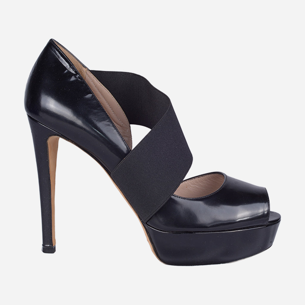 Zapato De Tacón Y Plataforma En Piel Negra Con Banda Elástica SW.