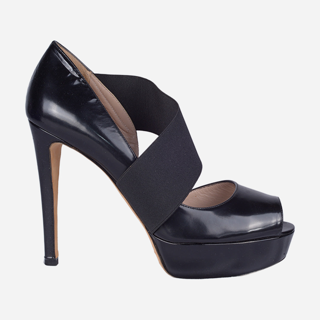 Zapato De Tacón Y Plataforma En Piel Negra Con Banda Elástica SW.